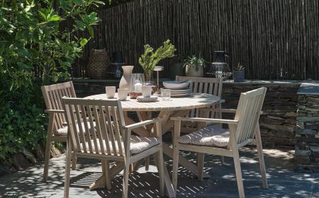 Garden furniture set made of wood